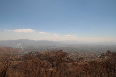 Monte Alban 'ın arkeolojik alanından Oaxaca, Meksika 2022' ye muhteşem bir manzara.