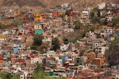 Guanajuato 'da renkli evleri ve meşhur tünel sistemi Meksika 2022' ye girişi olan bir mahalleye bakın.