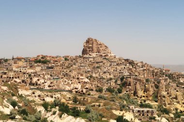 Günbatımından önce Nemrut Dağı 'ndan çevredeki manzaraya bakan Atatürk Barajı arka planda, Adiyaman, Türkiye 2022 yakınlarında görülebilir.