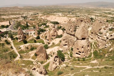 Şatodan bazı peri bacalarına bakın, Uchisar 'dan Kalesi, Kapadokya, Türkiye 2022