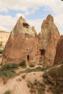 Günbatımından önce Nemrut Dağı 'ndan çevredeki manzaraya bakan Atatürk Barajı arka planda, Adiyaman, Türkiye 2022 yakınlarında görülebilir.