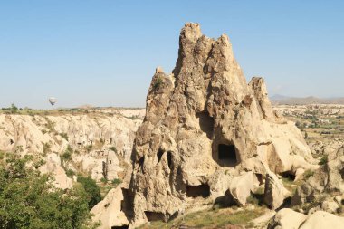 Günbatımından önce Nemrut Dağı 'ndan çevredeki manzaraya bakan Atatürk Barajı arka planda, Adiyaman, Türkiye 2022 yakınlarında görülebilir.