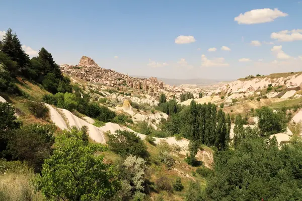 Günbatımından önce Nemrut Dağı 'ndan çevredeki manzaraya bakan Atatürk Barajı arka planda, Adiyaman, Türkiye 2022 yakınlarında görülebilir.