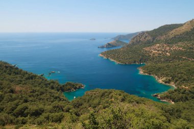Kayakoy yakınlarındaki Kalevezi Koyu ve Mersinli Koyu Körfezi 'ne bakın, Fethiye, Türkiye 2022
