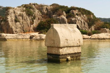 Lycian Sarcophagus Kalekoy limanı yakınlarındaki sığ sularda, Demre yakınlarında, Türkiye 2022