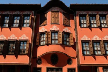 Bulgaristan 'ın Plowdiw kentindeki eski Plovdiv kentindeki Ulusal Uyanış Mimarisinin bir örneği olan Georgiadi Evi cephesi, 2022