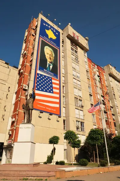 stock image The famous Bill Clinton Statue in front of a big Bill Clinton Banner and next to an american flag on Bill Clinton Boulevard, Prishtina, Pristina, Kosovo, 25th of July 2022