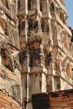 Özenle hazırlanmış sıva, detaylar, merkezdeki süsler, Wat Si Sawai Tapınağı 'nda prasat, Wat Sri Sawai Tapınağı, Tarihi Park, arkeolojik alan, Sukhothai' nin antik kalıntıları, Tayland 2023
