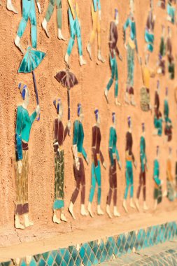 Wat Xieng Tangası 'ndaki renkli mozaik, Vat Xiengthong Tapınağı, Luang Prabang' daki Budist tapınağı, Laos 2023