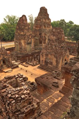 Yukarıdan, Pre Rup Tapınağı 'nın avlusuna bir kaç stupa, pagodas, Angkor Wat, Siem Reap, Kamboçya 2023
