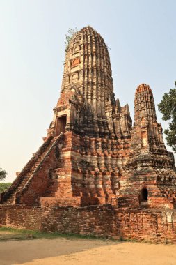 Merkezi tapınağa bakın, Wat Chaiwatthanaram Tapınağı 'nın stupası, çok uzun bir merdiven girişe çıkıyor, Ayutthaya Tarih Parkı, Tayland 2023