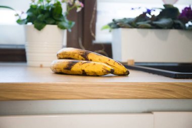 Doğal ışıkta olgun muzlar.