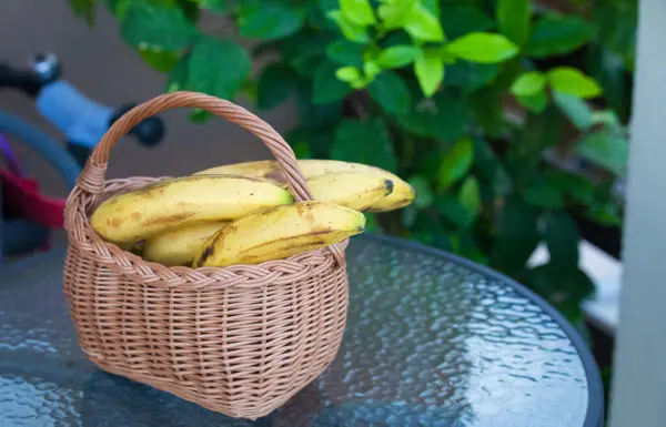 Plátanos Maduros Orgánicos Luz Natural —  Fotos de Stock