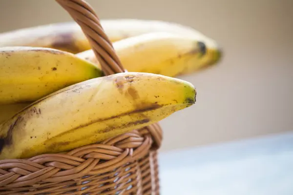 Bananas Maduras Orgânicas Luz Natural — Fotografia de Stock