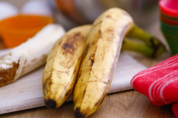 Bananes Mûres Biologiques Dans Cuisine — Photo