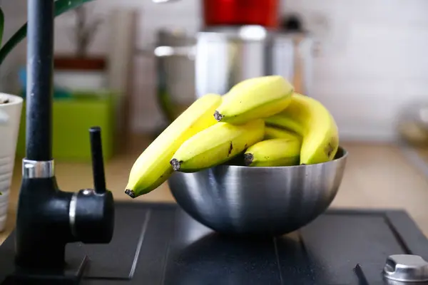 Plátanos Verdes Inmaduros Cocina —  Fotos de Stock