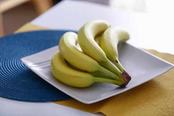 Bananes Vertes Non Mûres Dans Cuisine — Photo