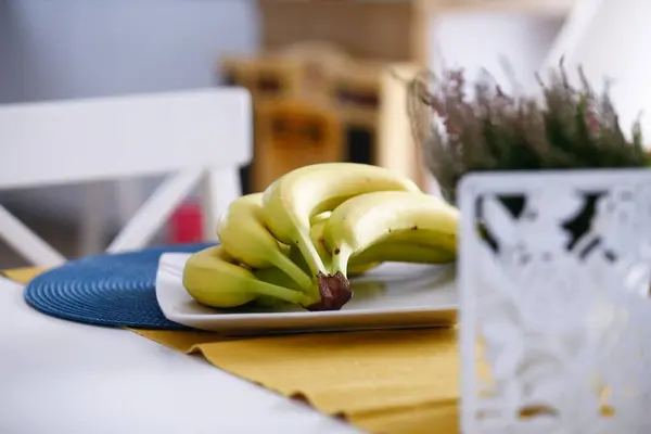 Bananas Verdes Não Maduras Cozinha — Fotografia de Stock