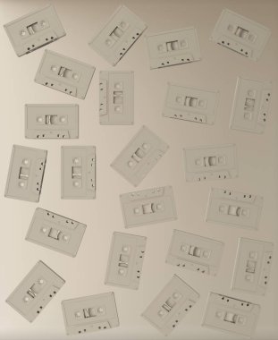 Uzayda rastgele yüzen kasetlerin soyut görüntüsü. 80 'lerden ve 90' lardan kalma minimalizm. Eski okul müziğini sevenler için idealdir, ve antika müzik meraklıları için de. Poster ve retro müzik için davetiye üretmek için mükemmel