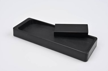 Mürekkep taşını ve katı mürekkebi çapraz yerleştirin