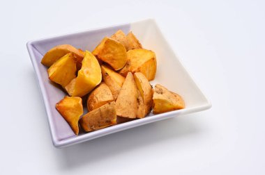 Bir tabak dolusu tatlı patates