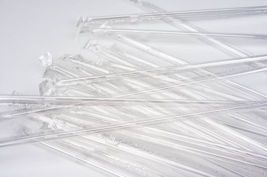 Plastik şişeler için birçok hijyenik pipet