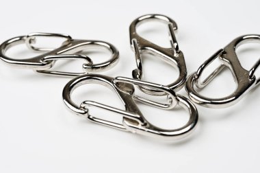 Rastgele 4 küçük S şeklinde karabina.