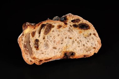 Siyah zemin üzerinde tatlı ekmek 03