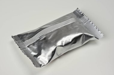 Keskin kenarlı paket çantası 01