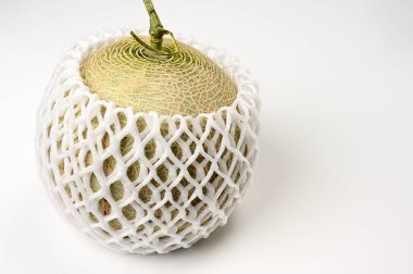 Beyaz arka planda kavun. 03