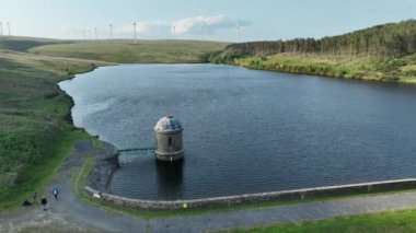 Editör Port Talbot, İngiltere - 24 Mayıs 2023: Güney Galler 'deki Port Talbot kasabasından geçen M4 Otoyolu' nun yükseltilmiş bölümü