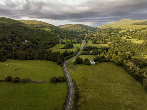 A4067 'nin üst ucu Swansea Vadisi' nde Abercrave ve Glyntawe 'nin ötesinde Güney Galler, Brecon' a giden yolda.