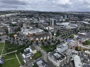 Longford Şelalesi, Neath Abbey 'den çok uzak değil Clydach nehri üzerinde, Güney Galler, İngiltere