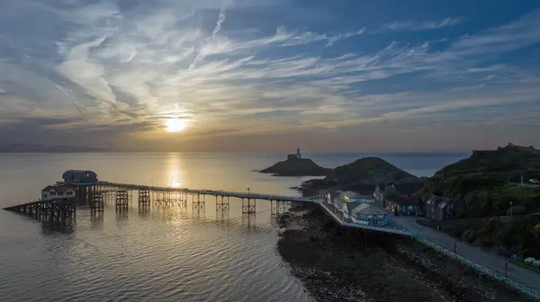 Leitartikel Swansea Großbritannien Oktober 2023 Sonnenaufgang Über Mumbles Leuchtturm Pier — Stockfoto