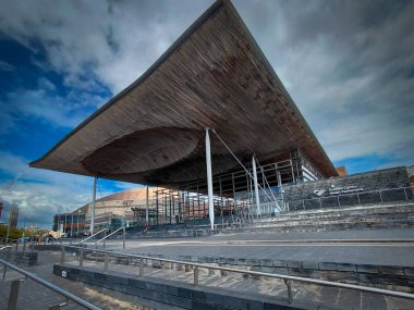 Editör CARDIFF, İngiltere - 28 Temmuz 2025: The Senedd Cymru Galler Parlamentosu, Güney Galler 'in Cardiff kentindeki Ulusal Meclis binası