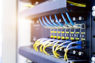 Ağ anahtarı ve ethernet kabloları, Veri Merkezi Konsepti.