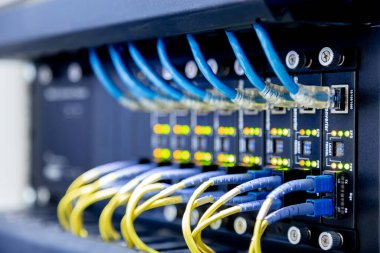 Ağ anahtarı ve ethernet kabloları, Veri Merkezi Konsepti.