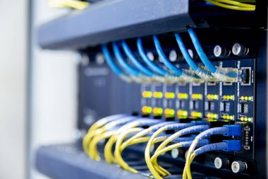 Ağ anahtarı ve ethernet kabloları, Veri Merkezi Konsepti.