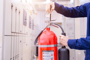 Profesyonel denetim yangın söndürücü, güvenlik konsepti..