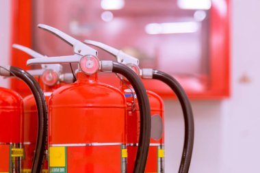 Yangın söndürücüler acil durumlarda kullanılabilir..