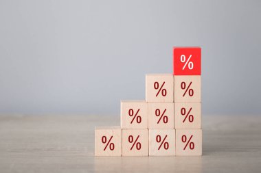 Tahta bloklar, simge yüzdesiyle yukarı doğru diziliyor,