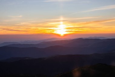 Karpat dağlarında gün batımı