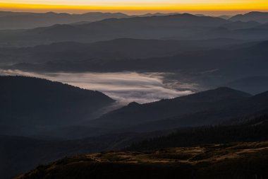 Dağlarda gün batımı