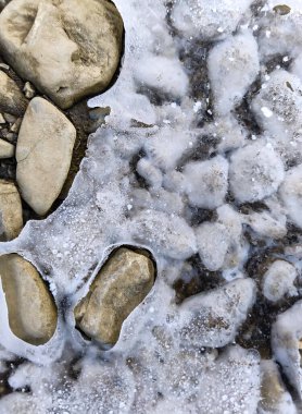 Buz ve karlı donmuş su