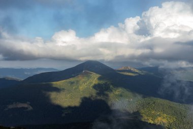 Dağların güzel manzarası