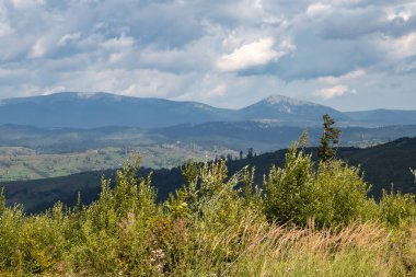 Dağlardaki dağ manzarası