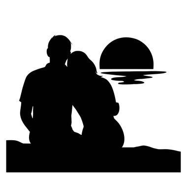 Romantik çiftin birlikte oturup plajda gün batımını izlediği bir siluet. Aşk ve ilişki konsepti.