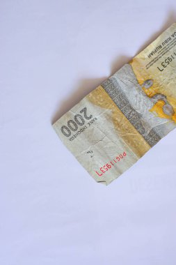 iki bin rupiah. Endonezya parası. İki bin rupiah broşürünün eski versiyonu..