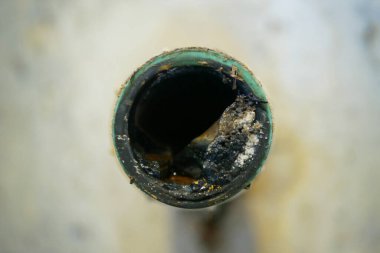 Lağım temizleme havzası lavabo temizleme lavabo tıkanması mutfak tıkanma boru temizleme ve foseptik lağım pompalama yüksek basınç altında yıkama havza sızıntısı tankı içine sifon. Akan su tabakası