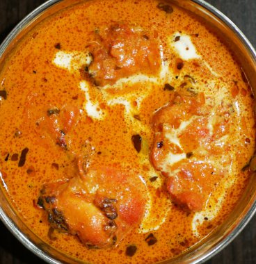 Nepalli tavuk Jalfrezi rostosu Hindistan baharatlı acılı kızartma biberli domates ve soğanlı zencefil tozu karıştırılmış sebze yemeği Nepal portakal sosu, domates soslu havuç.